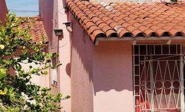 Chalet 3 dormitorios, en 2 plantas, 2 baños, quincho