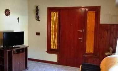 Chalet 3 dormitorios, en 2 plantas, 2 baños, quincho