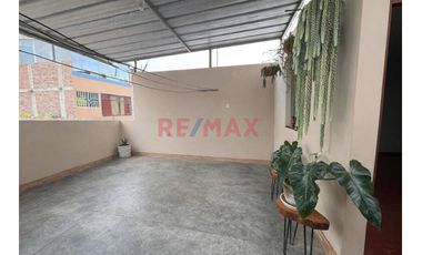 Vendo Casa De 2 Pisos Urb. Villa Santa Maria