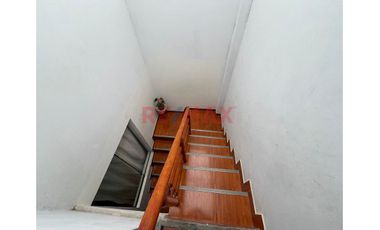 Vendo Casa De 2 Pisos Urb. Villa Santa Maria