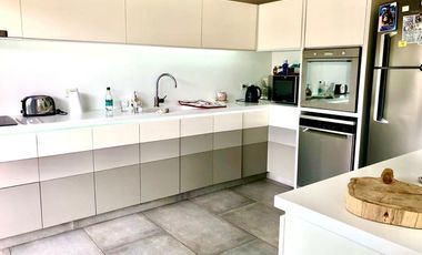 Casa 3 dormitorios venta y alquiler en San Benito, Villa Nueva