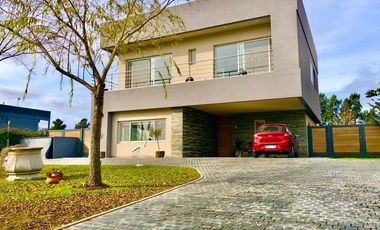 Casa 3 dormitorios venta y alquiler en San Benito, Villa Nueva