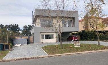 Casa 3 dormitorios venta y alquiler en San Benito, Villa Nueva
