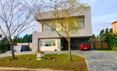 Casa 3 dormitorios venta y alquiler en San Benito, Villa Nueva