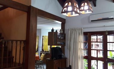 GVPROP VENDE CASA SOBRE AV. EN ZONA NORTE. LINDA PROPIEDAD DE 3 DOR EN 2 PLANTAS