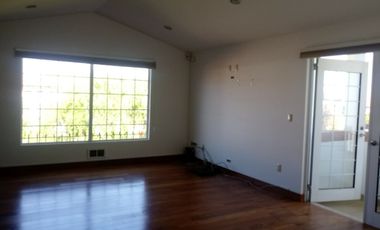 Residencia en renta con hermoso jardín en Los Robles