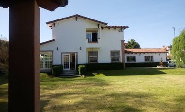 Residencia en renta con hermoso jardín en Los Robles