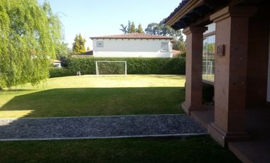 Residencia en renta con hermoso jardín en Los Robles