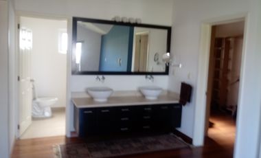 Residencia en renta con hermoso jardín en Los Robles