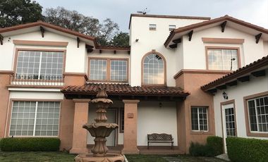 Residencia en renta con hermoso jardín en Los Robles