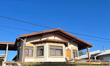 Casa en venta de 5 dormitorios c/ cochera en Monte Hermoso