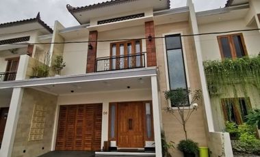 For Sale Luxury House in the Middle of Yogya City Near North Square