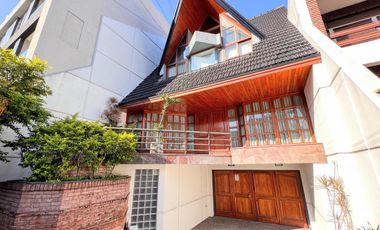 Casa en venta 8 ambientes -  Piscina - Garaje - Quincho -  Playroom - Villa Devoto