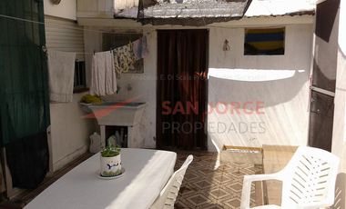 Propiedad horizontal compuesta: Casa en 2 plantas, Departamento y departamento a construir.