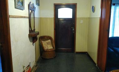 Casa con cochera, jardín y terraza, excelente ubicación