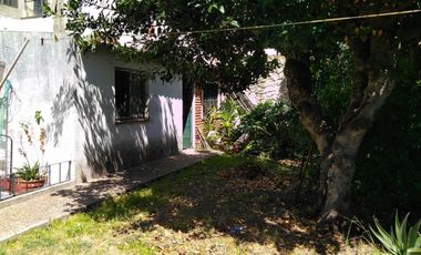 Casa con cochera, jardín y terraza, excelente ubicación