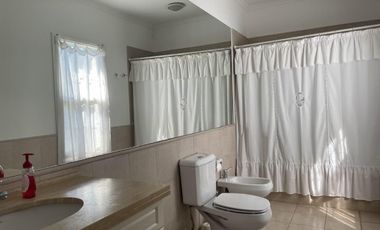 Casa en La Lomada de Pilar