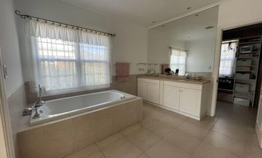 Casa en La Lomada de Pilar