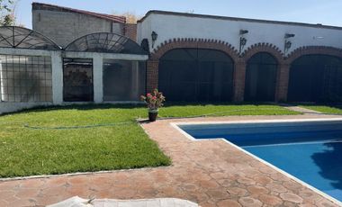 CASA EN VENTA, CON ALBERCA EN CUAUTLA, A 15 MIN. DE OAXTEPEC, MORELOS