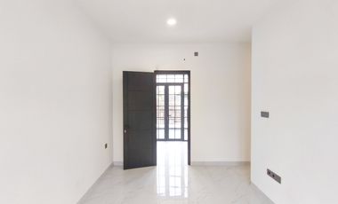 Rumah LB 120 SHM Siap KPR 10 Mnt ke Paradise Walk Serpong J-39398