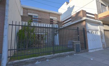 Venta casa americana en la mejor zona de Caseros