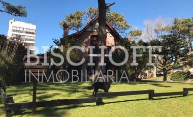 AMPLIO CHALET 5 AMBIENTES, EXCELENTE ESTADO!!