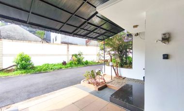 Rumah SHM 15 Menit ke Pamulang Square Hadap Selatan J-38261