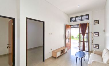 Rumah SHM 15 Menit ke Pamulang Square Hadap Selatan J-38261