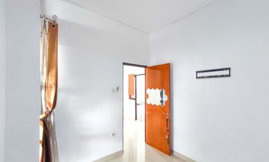 Rumah SHM 15 Menit ke Pamulang Square Hadap Selatan J-38261