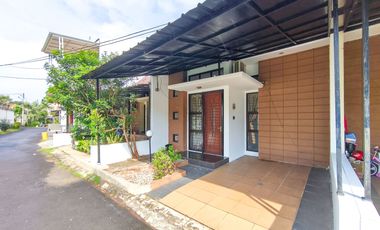 Rumah SHM 15 Menit ke Pamulang Square Hadap Selatan J-38261