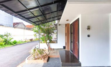 Rumah SHM 15 Menit ke Pamulang Square Hadap Selatan J-38261