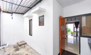 Rumah SHM 15 Menit ke Pamulang Square Hadap Selatan J-38261