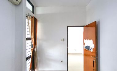 Rumah SHM 15 Menit ke Pamulang Square Hadap Selatan J-38261