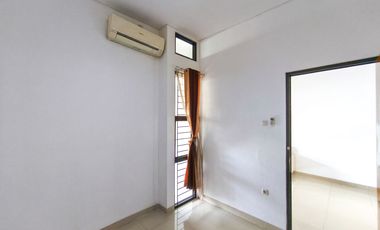 Rumah SHM 15 Menit ke Pamulang Square Hadap Selatan J-38261
