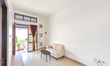 Rumah SHM 15 Menit ke Pamulang Square Hadap Selatan J-38261