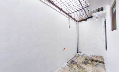 Rumah SHM 15 Menit ke Pamulang Square Hadap Selatan J-38261