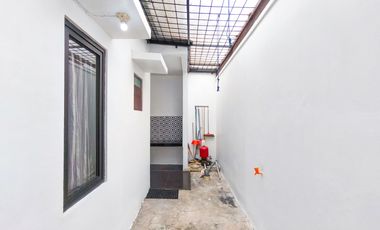 Rumah SHM 15 Menit ke Pamulang Square Hadap Selatan J-38261