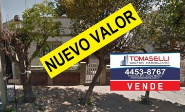 VENTA - VILLA MADERO - CASA MULTIFAMILIAR - FRENTE DEPARTAMENTO 3 AMBIENTES - FONDO DEPARTAMENTO 2 AMBIENTES - SOBRE LOTE DE 8.66 x 34,64 APROX