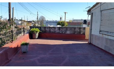 Venta PH 3 ambientes en Bernal con patio terraza