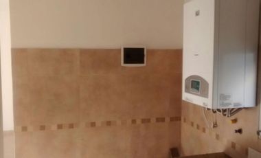 EXCELENTE DEPARTAMENTO DE 2 AMBIENTES CON COCHERA EN BANFIELD.