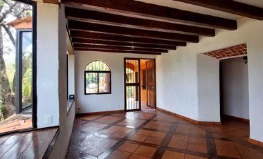 Casa en venta en Tepoztlán Morelos, céntrica con vista a las montañas
