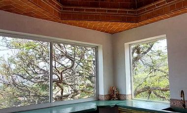 Casa en venta en Tepoztlán Morelos, céntrica con vista a las montañas