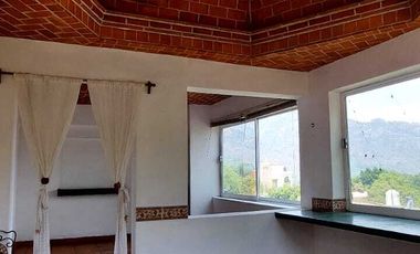 Casa en venta en Tepoztlán Morelos, céntrica con vista a las montañas
