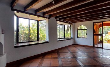 Casa en venta en Tepoztlán Morelos, céntrica con vista a las montañas