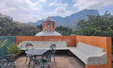 Casa en venta en Tepoztlán Morelos, céntrica con vista a las montañas
