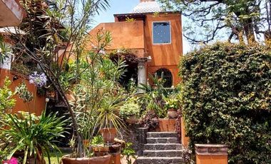 Casa en venta en Tepoztlán Morelos, céntrica con vista a las montañas