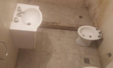 Excelente departamento 3 amb frente a estación jose león suarez