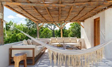 Casa con alberca privada, rooftop con lounge y hamaca, en privada con cancha de