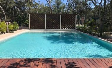 Casa con alberca privada, rooftop con lounge y hamaca, en privada con cancha de