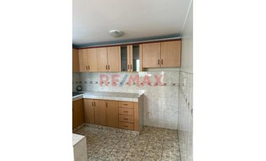 En Venta: Hermosa Casa De 3 Pisos Mas Azotea Frente A Parque En Urb. Ceres – Ate